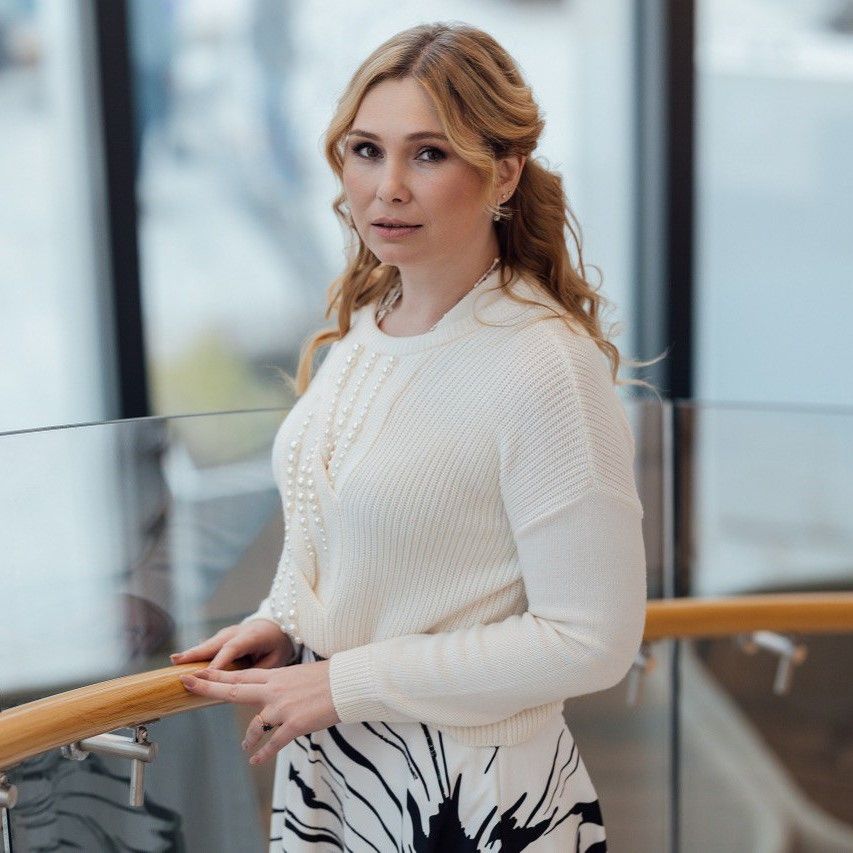 Анна Комша
